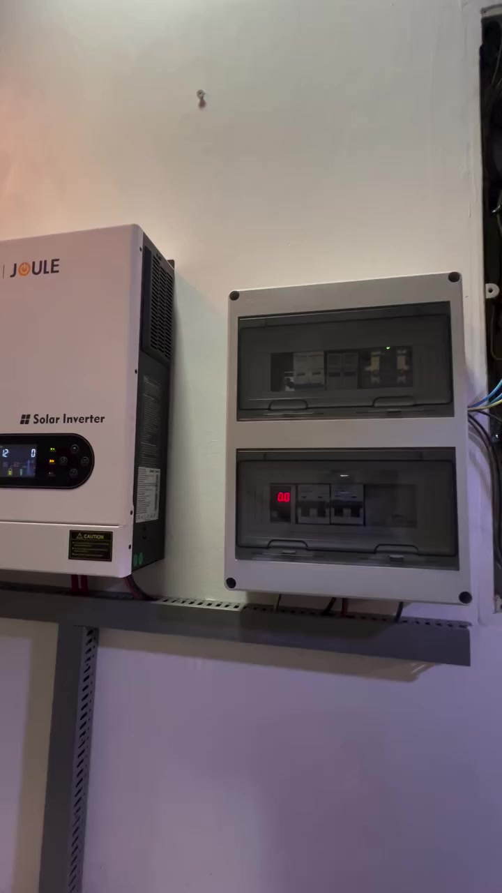 🔥 عروض خاصة من شركة المهندس للطاقة الشمسية 🔥

تعلن شركة المهندس للطاقة الشمسية عن تخفيضات مميزة على منظومات الطاقة الشمسية بجودة عالية وضمان حقيقي، لتوفير الكهرباء بشكل مستمر واقتصادي لمنزلكم أو عملكم.

☀️ منظومة 8 أمبير

💰 السعر: 2,500,000 دينار
🔋 المواصفات:
 • بطارية ليثيوم عالية الكفاءة
 • إنفيرتر حديث بتحويل مستقر للطاقة
 • ألواح طاقة شمسية ذات كفاءة عالية
 • هيكل تثبيت قوي ومقاوم للعوامل الجوية
 • كوابل أصلية وملحقات كاملة للتركيب

🛡 الضمان:
 • البطارية: سنتان
 • الإنفيرتر: سنة واحدة

⸻

☀️ منظومة 10 أمبير

💰 السعر: 3,450,000 دينار

🔋 المواصفات:
 • بطارية ليثيوم بسعة عالية وأداء مستقر
 • إنفيرتر ذكي بكفاءة تحويل مرتفعة
 • ألواح طاقة شمسية عالية الإنتاج
 • هيكل تثبيت متين مقاوم للصدأ
 • منظومة حماية وكوابل أصلية

🛡 الضمان:
 • البطارية: 5 سنوات


**إذا كنت صاحب هذا الإعلان وتريد حذفه لأي سبب، رجاءا أرسل رسالة إلى الدعم الفني**