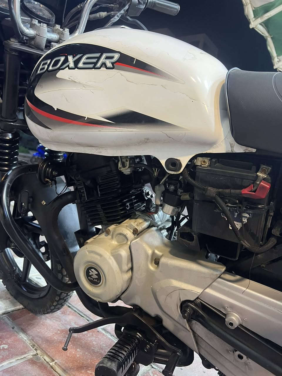 سلام عليكم دراجه بوكسر جبلي للبيع لون ابيض مديل2022 
نازله 2023 دراجه فول فول مرتبه وكلشي بيها جديد من تايرات من دبلات من وياله جديده كشن جديد كهربائيات كله تخبل دشبول كله شغال الدراجه مرقمه ورقمه حلو كلش وبيه سنويه 
رايدها 1850 وبيه مجال
***********
