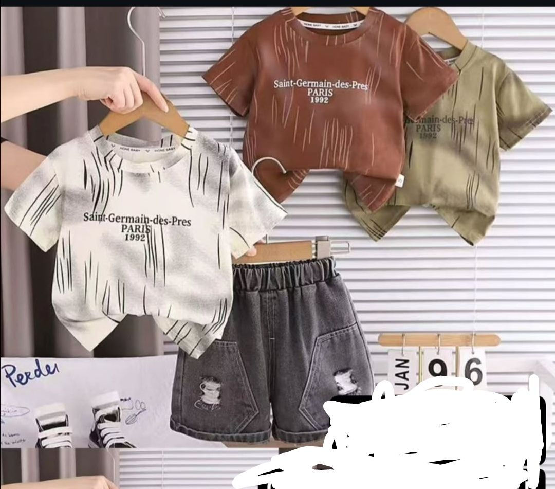 طقم ولادي وبناتي يلبس من 1 سنه الى 5 سنوات السعر 10 لاستفسار واتس اب ***********
