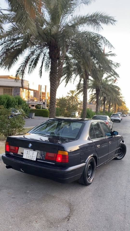 للبيع Bmw520 
موديل ٩١ رقم بغداد الانكليزي باسمي تحويل مباشر هزه وسنويه جدد
سياره اصل مسكر كير عادي  على وضع الشركه فقط صبغ جماليه بدون اي ضرر  كلشي بيها بلادي وعلى ايد وحده  وارد يابان كلش  ناعمه وسريعه 
محرك كير شغاله ١٠٠/١٠٠
حداديه جديده امامي خلفي 
تبريد شغال شرط ويه السويح 
داخل مخمل جديد لوك 
بطاين مخمل 
تخم تاير جديد 
سياره بدون اي نقص ترايك مفتوح وين ميعجبك  كاعيات الشركه بيها 
السعر 63$
مكاني السيديه 
للاستفسار الاتصال على الرقم ***********
