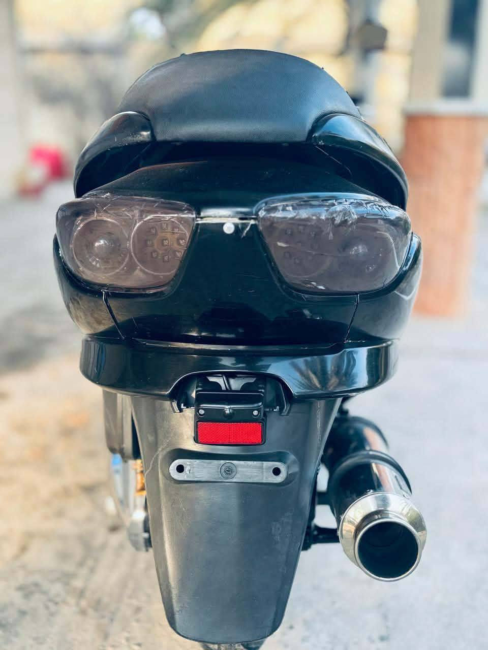 #للبيع
نوع الدراجه : فورزا 08 كرستال گير ملغي 
اوليات الدراجه : گمرك مدفوع 
حجم المحرك : 250cc
حالة المحرك : بدون تنقيص او تبخير 
كهربائيات كامله 
مسجل وسماعات شغال 
جگ جنطه شغال + گلوب جنطه 
عليها ادامه { عبوه + فيتبم جدد + بلك ونوزل جديد } 
حالة الكفرات : نظافه ٩٠٪
اكزوز رياضي 
طخم تاير حاويه
منظومة تبريد محرك كامله ومي كله زيتي 

مكاني بابل سدة الهنديه منطقة المهناويه 
السعر : مليون وبيها مجال بسيط جدا


**إذا كنت صاحب هذا الإعلان وتريد حذفه لأي سبب، رجاءا أرسل رسالة إلى الدعم الفني**