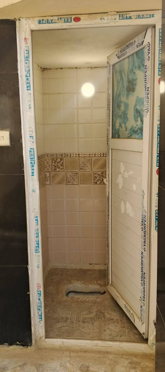 دار لبيع المساحة 100 طابوك طابقين الوجية حجر بيت كامل مكمل دجة الولة زراعي كهرباء مجاري تبليط الزعفرانية نهيت شوارع خلف مول كرارة الفرع الثامن بل فرع مال مخبز المجتبى السفسار علا هاذ الرقم ***********5//***********

