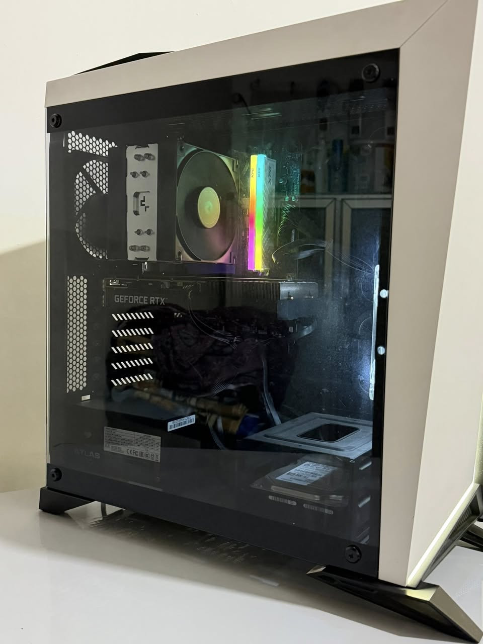 Pc gaming للبيع
المواصفات :
Case: corsair balck and white edition 

Graphic card : NVIDIA RTX 3060 8GB 

Ram: 32gb ddr4 

Processor: intel core i5-12400f

Air fan cooler 

Hard : 256 GB SSD M.2 + 512GB SSD M.2 + 1TBHDD

للاستفسار التواصل على الخاص او على رقم الهاتف 

*********** يتوفر واتساب
