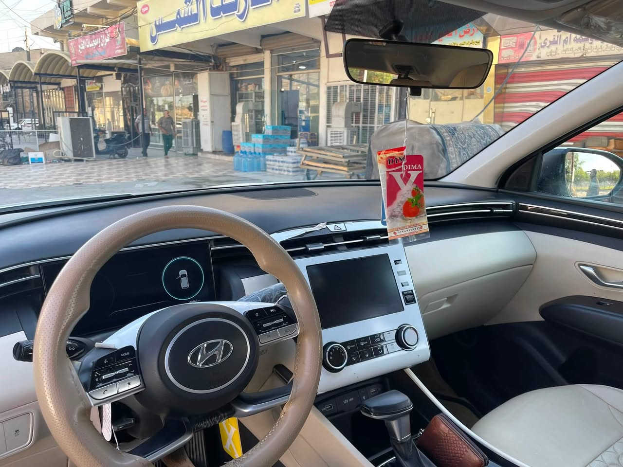 توسان ٢٤ رقم بغداد باسمي مكفولة عدا رصعة صغيرة جدا بالبنيد ومعروفة مواصفاتها ماشيه ٤٠ رايدها ١٩٨ وهذا رقمي *********** مكاني بغداد الدورة

