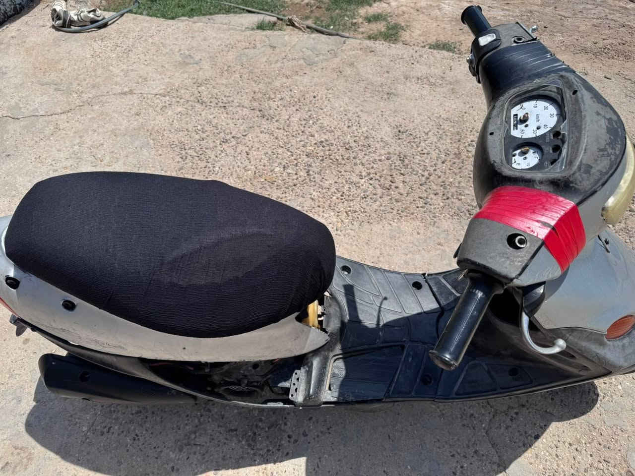 🛵 دراجة زنبورة 9 زروف للبيع
​المحرك والمكينة نظيفة  وشغالة سلف جاهز
​الكهربائيات شغال لايت عالي وناصي وإشارات يمنة ويسرة
​  الكفر نظيف يحتاج فقط زعانف بـ 5 آلاف دينار وترجع الدراجة جديدة مرتبة
​التايرات والكابريتة نظاف وبحالة جيده 
​الدراجة بصورة عامة نظيفة وجاهزة للاستخدام
​💵 السعر ​130 ألف دينار وبيها مجال بسيط  
الخاص مفتوح
وهاذا رقمي ***********
