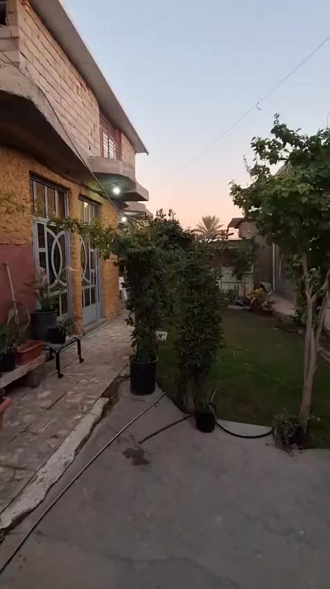 سلام عليكم
يوجد دار عدد ٢ مع حديقه وكراج مشترك مساحه واجهه المنزل لاول ١٥ المساحه الكلي ١١٠متر والمنزل الثاني مساحه الواجهه هم ١٥ والمساحه الكلي ٢٠٠ متر
مع حديقه وكراج مساحه ٩٠ متر 
ملاحظه الدارين لاخوه ولازم  بيع مشترك يعني لا يباع واحد فقط لازم البيتان معاً يعني المشتري ياخذ البيتان معاً 
نوع لارض سند زراعي 117 وللعلم نزل قرار تمليك لاراضي زراعيه قرار 20 سنه 2025 ابحث وتاكد 
سعر البيت الواحد 70 وقابل للتفاوض بي مجال 
العنوان منطقه الورديه شارع بيت جحيل  
رقم الهاتف ***********
