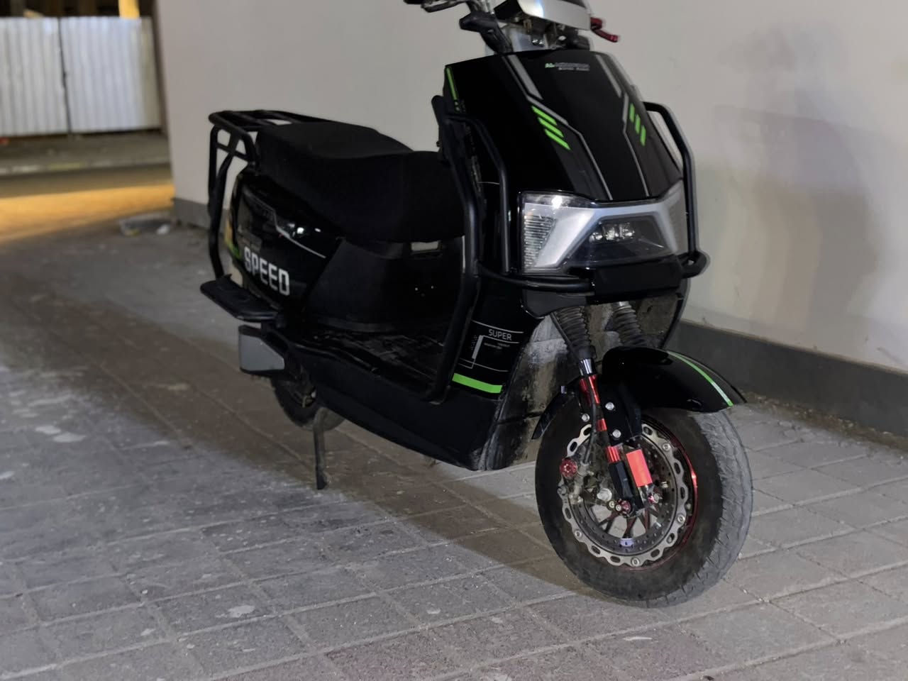 السلام عليكم دراجه شحن للبيع نضافة100% 6بطاريه كلش نضيفه بطارياته السعر650الف الي مو شراي ليكسر بالسعر الرقم ***********
