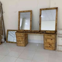 ئەمانە بۆ فرۆشتن هی دوکان حەلاقیە هاوە یەکۆ زۆر پاک و جوانن سێ ئاوێنە ...