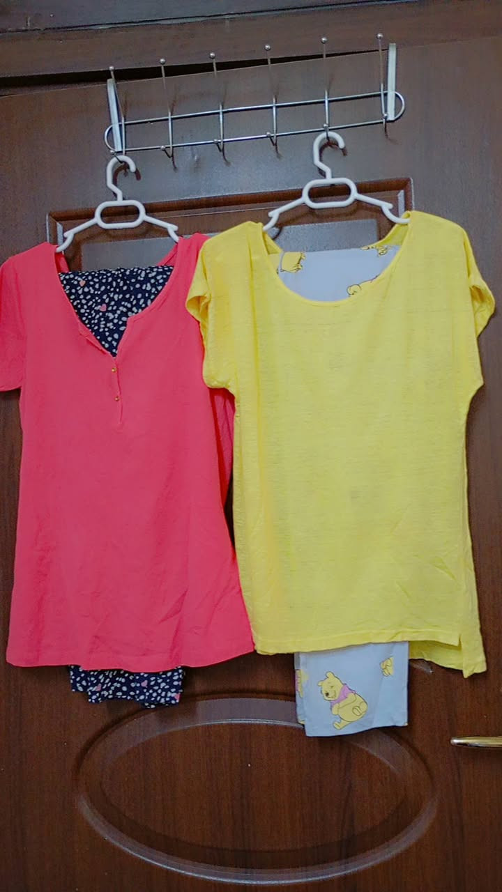 دشاديش نسائيه سعر القطعه 12 الف 
بيجامات نسائيه سعر القطعه 7000 الف 
برمودات ولادي سعر القطعه 6000 الف 
احذيه نسائيه سعر القطعه 8000 الف 
يوجد لدينا خدمة توصيل للاستفسار الاتصال على الرقم 
*********** يوجد واتس على نفس الرقم
