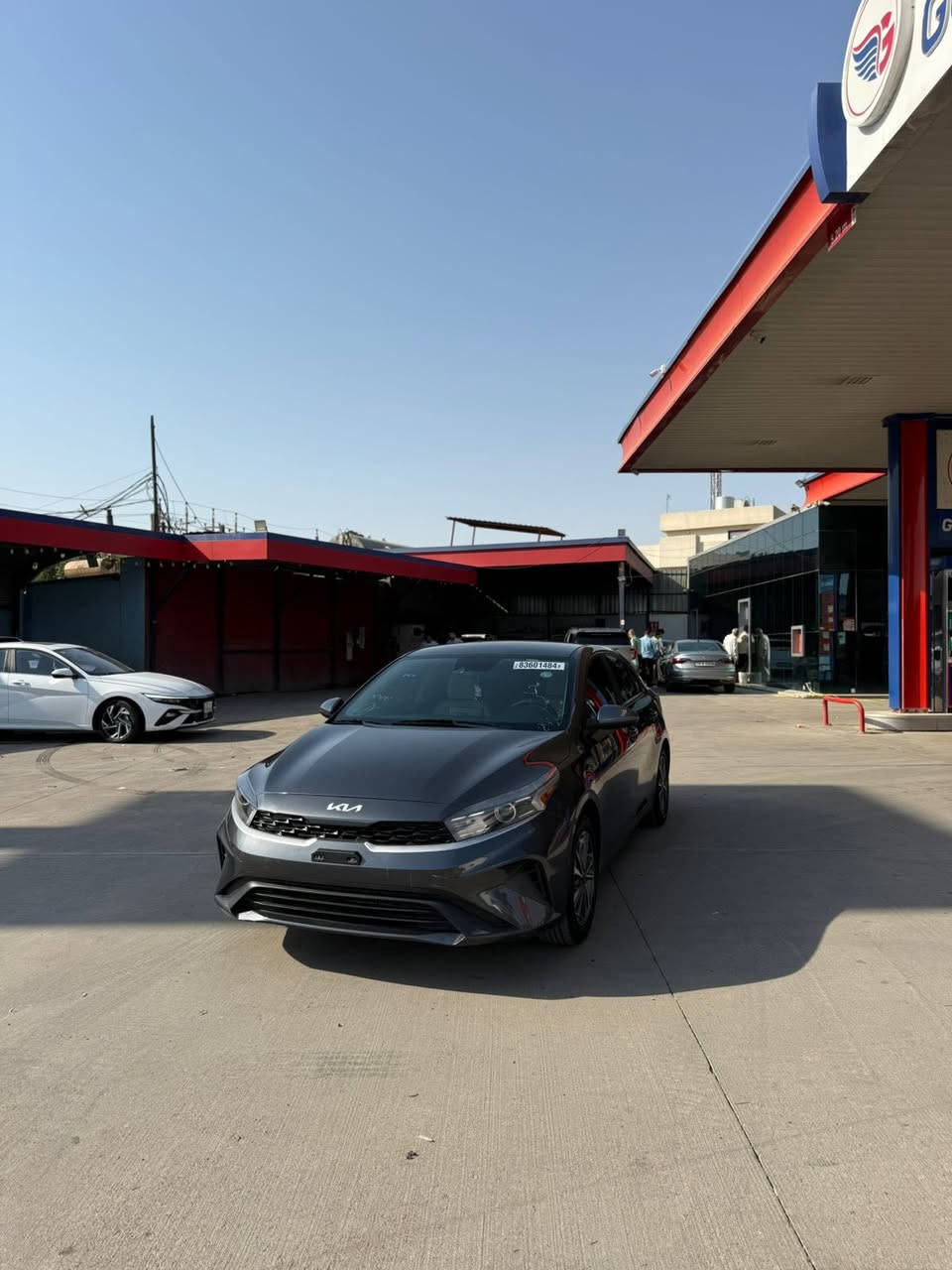 فورتي وارد امريكي 2023 لون نفطي رقم اربيل جديد ماشيه 114 ميل  هيه جاية ماشيه اهواي سيارة اي نقص مابيها محرك 2000 سيارة مابيها حادث صورها موجودة بالمنشور فقط كلير من امريكا 3 قطع كلير فقط رصعات بقمارة بدون طخة سيارة 
مكاني البياع  
***********
السعر 148$
