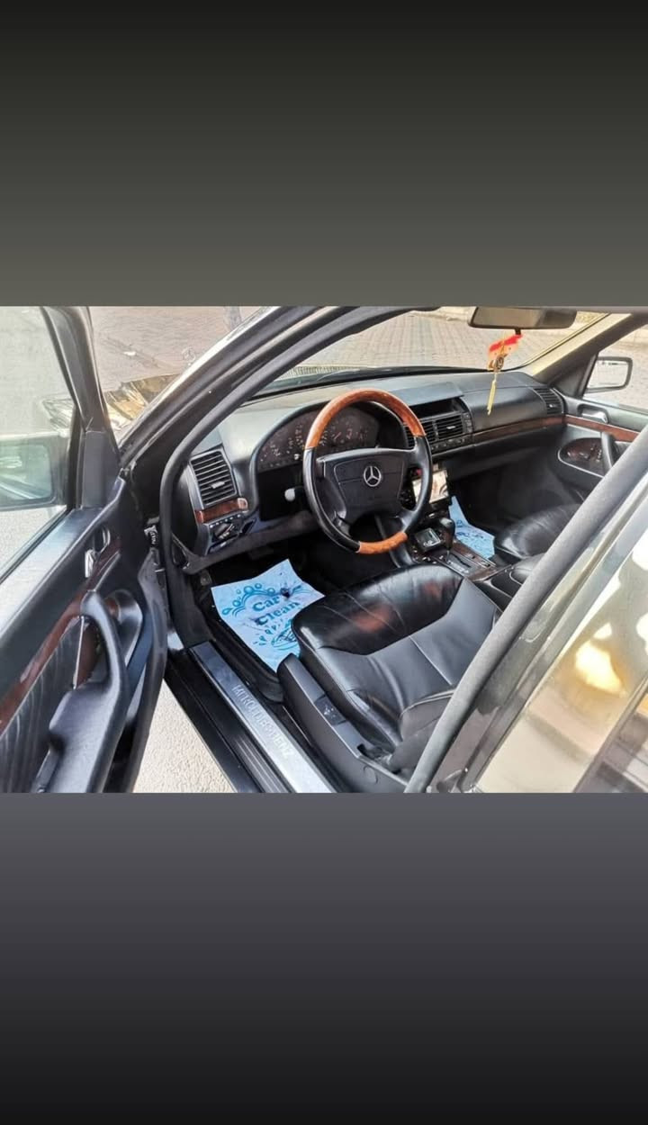 سلام عليكم من رخصة الادمن مارسدس شبح موديل ١٩٩٥ السياره نضيفه وحلوه مصبوغه جماليه فقط محرك 8V.. 500 داخل خارج كلها بلاديه نضيفة تخم دبلات صدر كامل مسويلها السعر (69) وبيها مجال بغداد رقم الاستفسار (***********)
