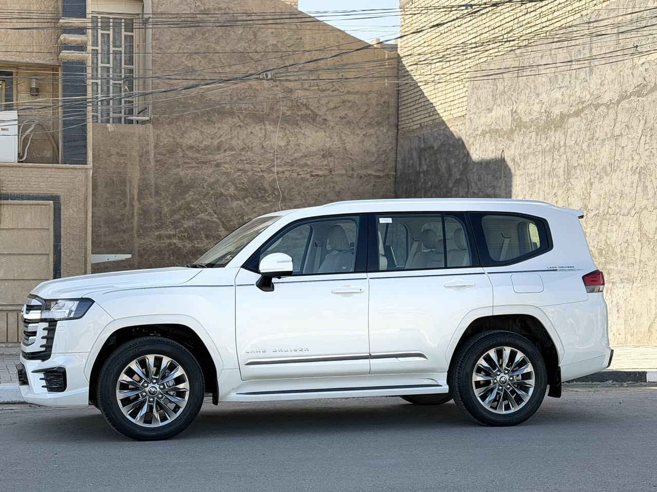 لاندكروز2024لمتد ساس ام الضمان موصفات الساس اللمتد معرفه كفاله عامه من البارد والتبديل والصبغ مغلفه BBFبالكامل ماشيه 50الف كيلو السياره جديده ع الزيرو دخلت سيرفر كامل بالشركه
مكان السياره كربلاء
السعر
#730وبيه مجال
للاستفسار 
***********
