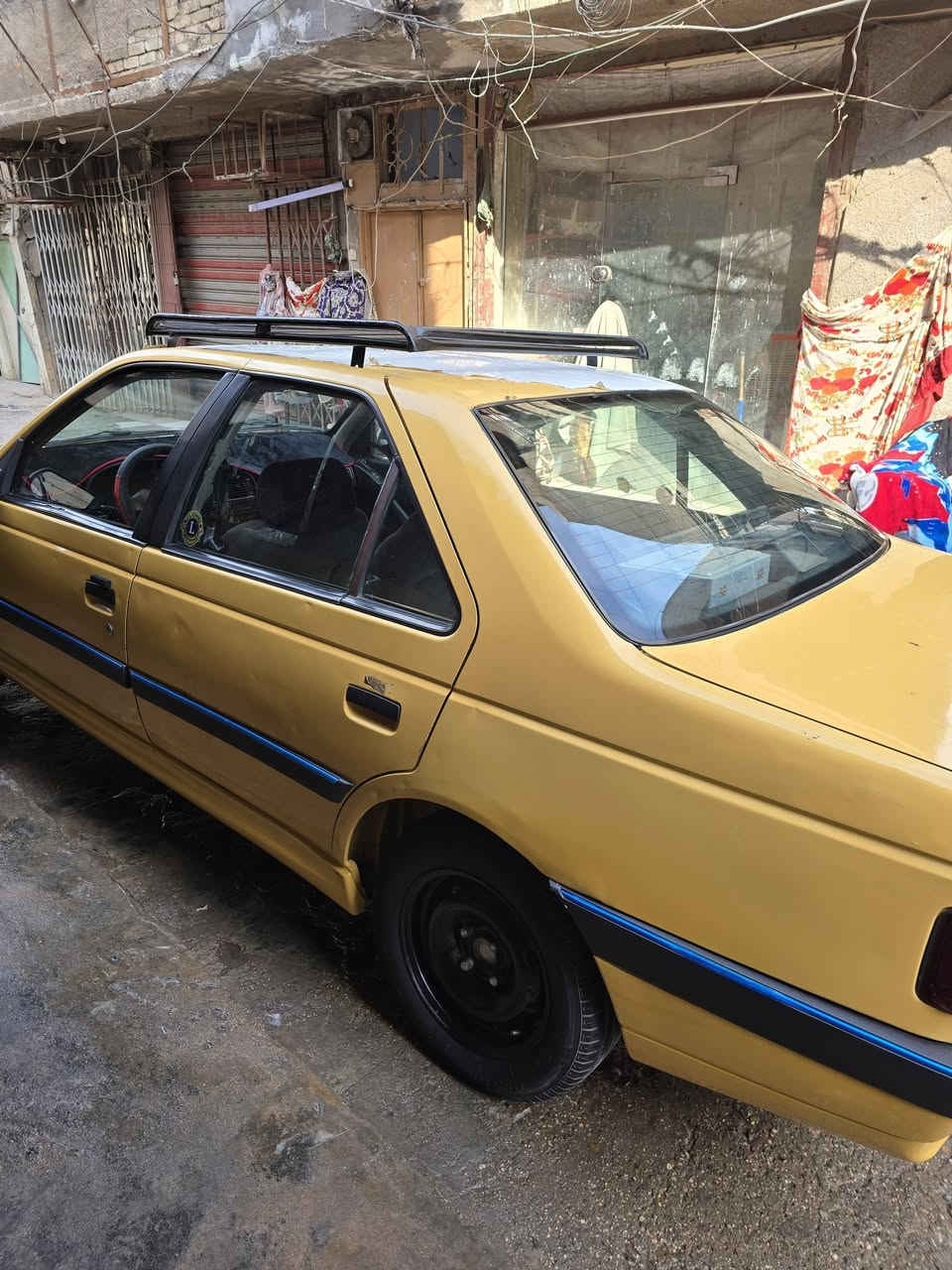 سلام عليكم بيجو ٤٠٥موديل١٢ مكفوله من ضربه رقم دولي مصفره من كلشي مكينه مشط اكلج ضفيره راديترصدر كله جديد سياره عليه ادامه كامله كهرابائيات كله شغاله منضومه زنون بكلايت لد  تبريد راديتر مزروف اذا غير شي اني اتحمل حته مي اخضر بيها سعر ٣٦وبيها مجال قليل شرط تحويل مكان باب شرجي قرب ساحت خلاني رقم ***********
