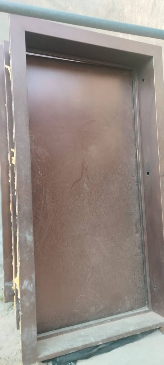 سلام عليكم ابواب قاصه حديد جديد غير مستخدم للبيع بسعر مناسب العدد ٦
الشراي يتصل ***********
