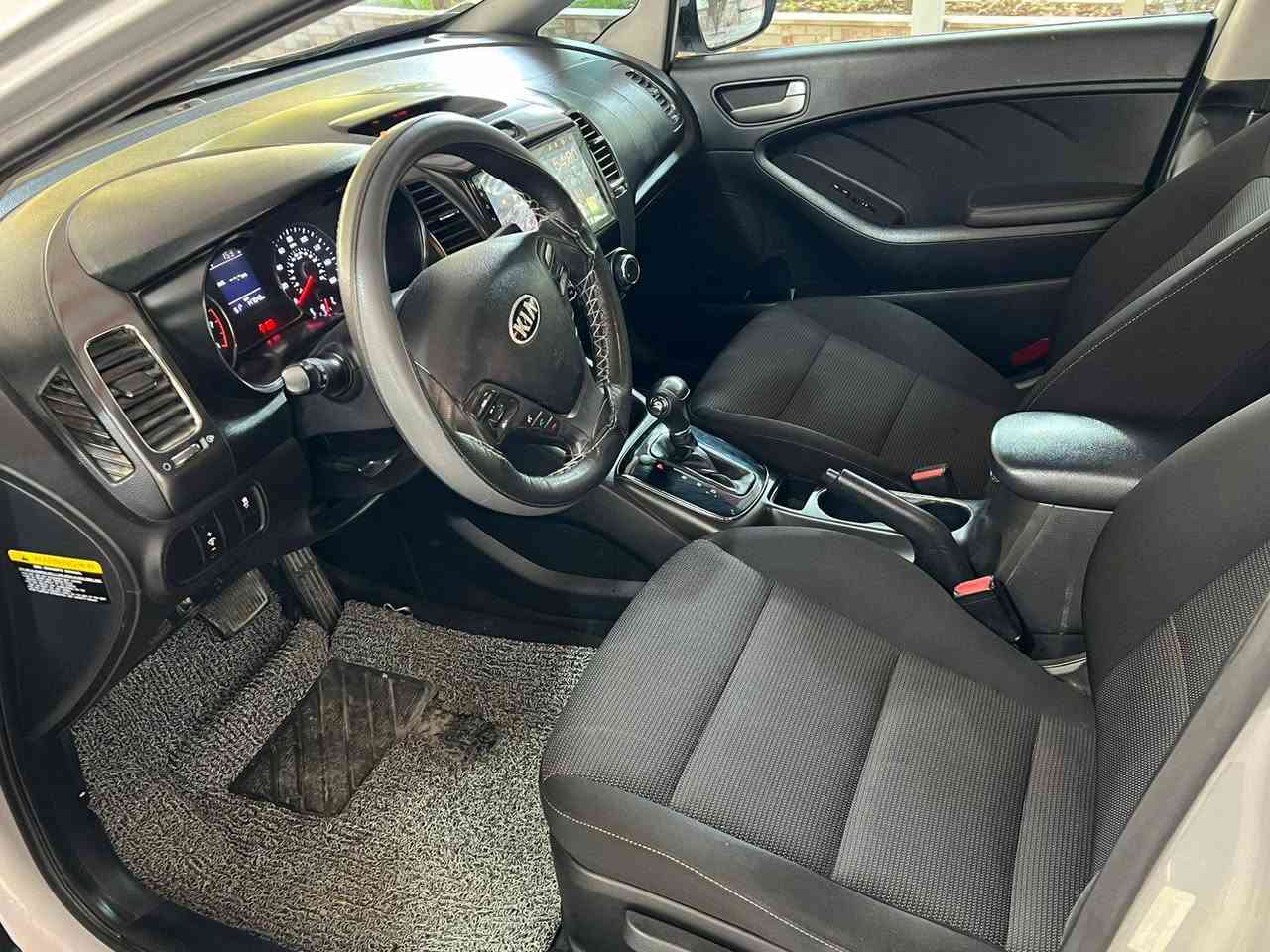 كيا فورتي 2017 
الضرر بوند صبغ 
وتعديل بارد بالأبواب 
مكينة 20 دوش 
السعر 105 
***********
