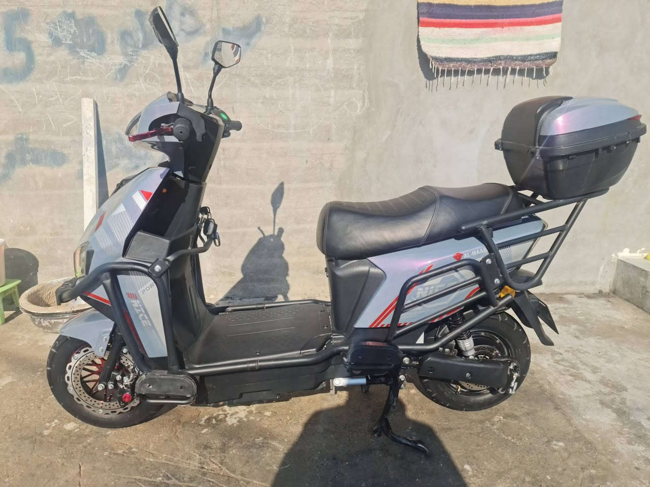 السلام عليكم دراجه شحن نوع شبح للبيع نضيفه مثل ماواضح كشره حيل جديد باتري عل فحص  تعلاوات دبل يعني يصعدون 3 اشخاص وميدك سعر 750 وبي مجال بصيط عنواني الرمادي الخمسه كيلو  
*********** تفاصيل اكثر خاص
