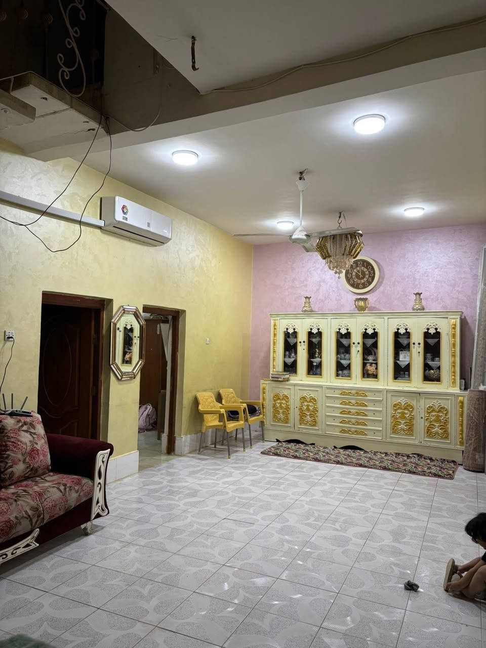 دار زراعي سند ٢٥ للبيع
مساحه ٢٠٠ متر 
طابقين
بناء طابوق 
خلف مركز شرطة الغدير 

***********
