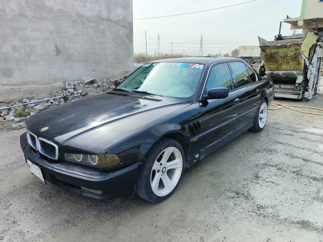 سلام عليكم بي ام دبليو كاسحة موديل1995 للبيع او مراوس حسب القناعه
V8 740
مكينة و كير جدد بدي شوف العين سيارة خير من الله
صدرها حلو  سيارة كاعدة و حلوة رقم بغداد
 سعرها 55 وبيه مجال لان مستعجل عل بيع للستفسار *********** مكاني الشطره كلشي ذاكره المو شراي لايشلع كلبي
