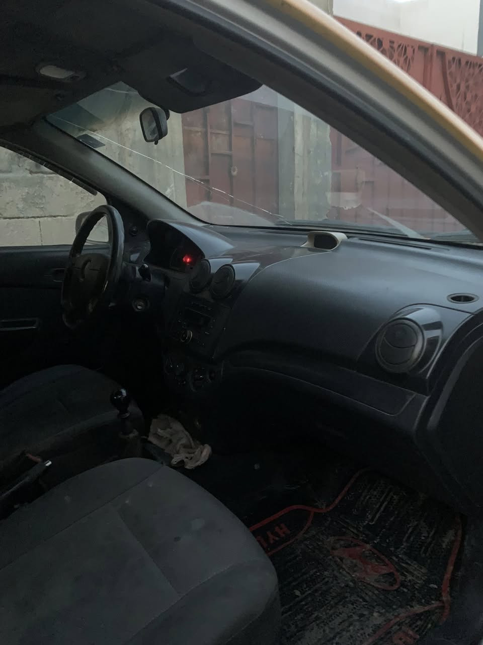 السلام عليكم سيارة افيو تكسي موديل 2007بيها ضرر تحرير رقم دولي كامل نينوى شرط والوكالة والتحويل 
سعر 40 قفل 
رقم ***********

***********
