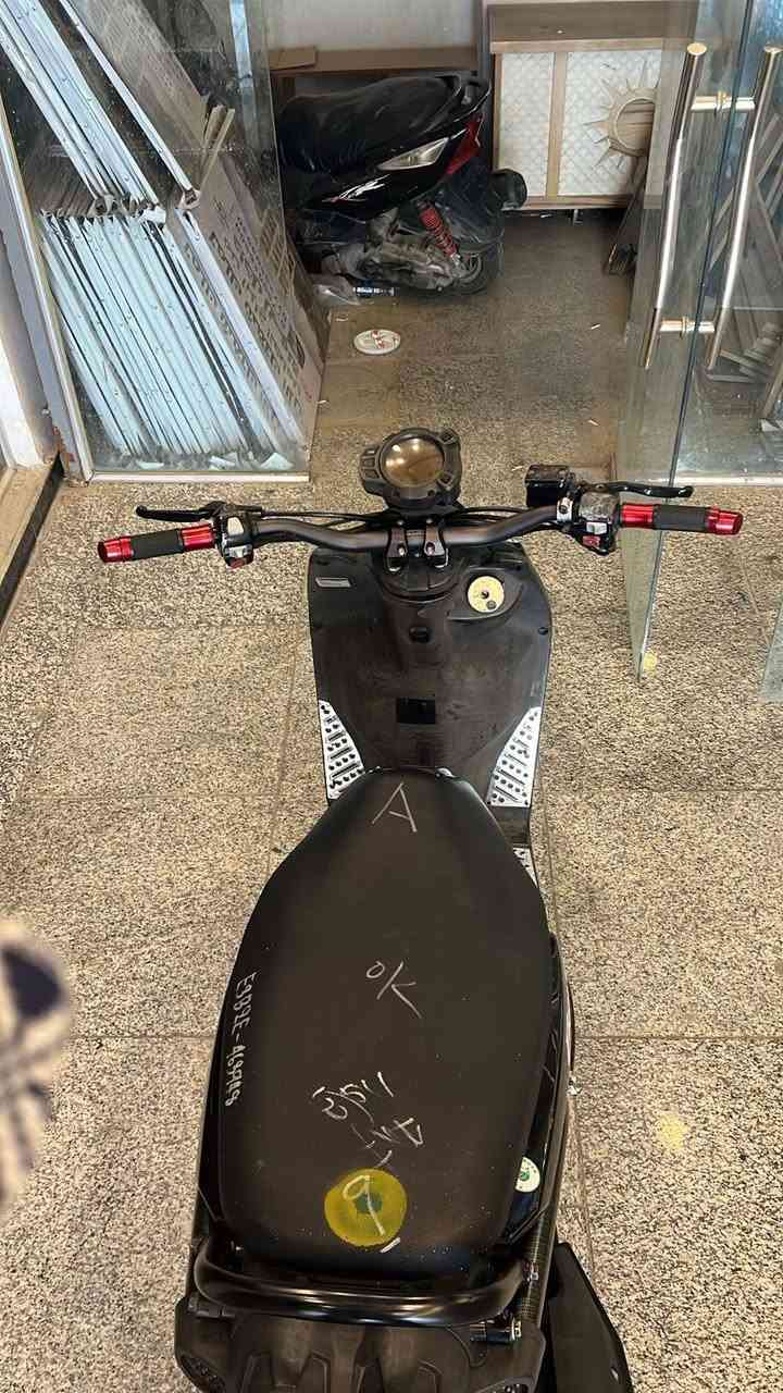 يا لله لسلام عليكم دراجه سكنس جبلي نوزل للبيع دراجه سالها شهر نازله من الرمبه سبب البيع تبديل دراجه نقص برغي مابيها وديها الي فيتر يعجبك عليها كلجات رياضي وستيرن رياضي وكفر شاصي رياضي دهن جديد بانزين كله محسن دراجه خير من لله السعر 1.550العنوان لبلديات ***********
