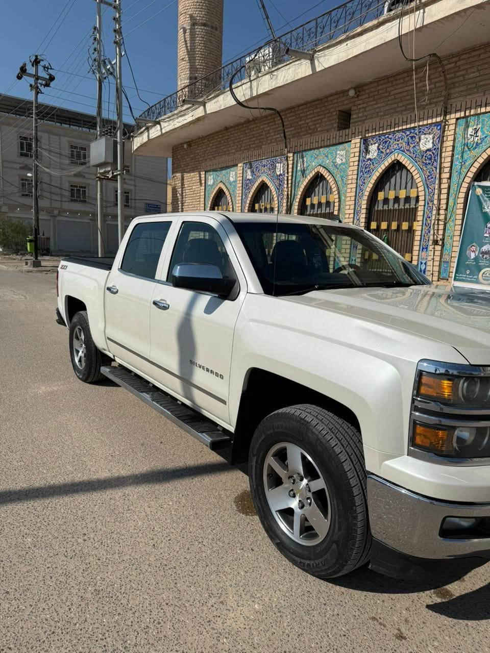 سلفرادو 2015 خليجي فول موصفات 8 سلندر LTZ
سيارة حلوه ونضيفه  بالحقيقه احلى من الصور  مكان البصرة القرنة ***********
