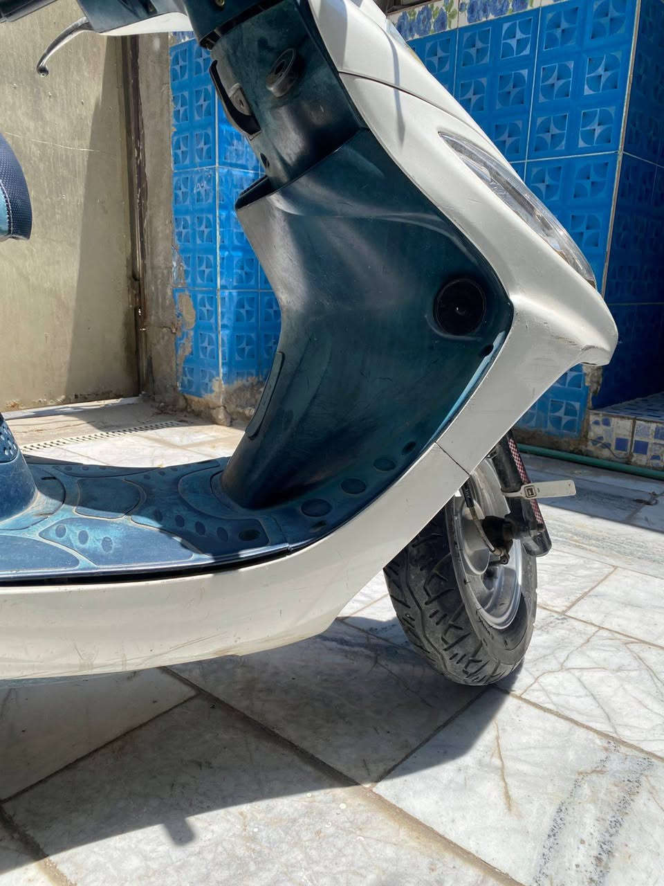 دراجة v2 
دراجه نضيفه ما بيه زلغ  بيه نقص قاعده مال فيت بم والشوته 
الدراجه مفتوحه على ايدي 
ب٣٠٠ وبيه مجال للشراي 
  ***********
