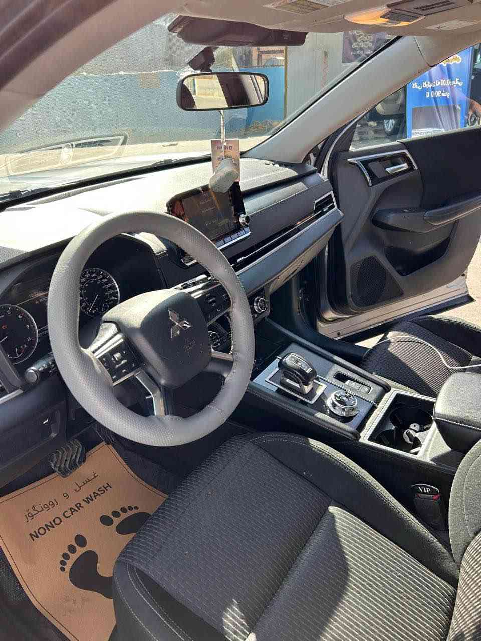 مسيوبوشى اوتلاندر موديل ٢٢ رقم اربيل سياره نظيف بمعنا كليمه متشيه ٤٠ ألف سياره قطعة وحده مصبوغ بس الباب سائيق صوره حادث امريكا موجود بجم والخلفي كبس ايرباك كله سليمه كله ع بلادي كهرباي كير محرك كله بشرط سياره موجوده باربيل استفسار ع هذا الرقم *********** أربيل, العراق
