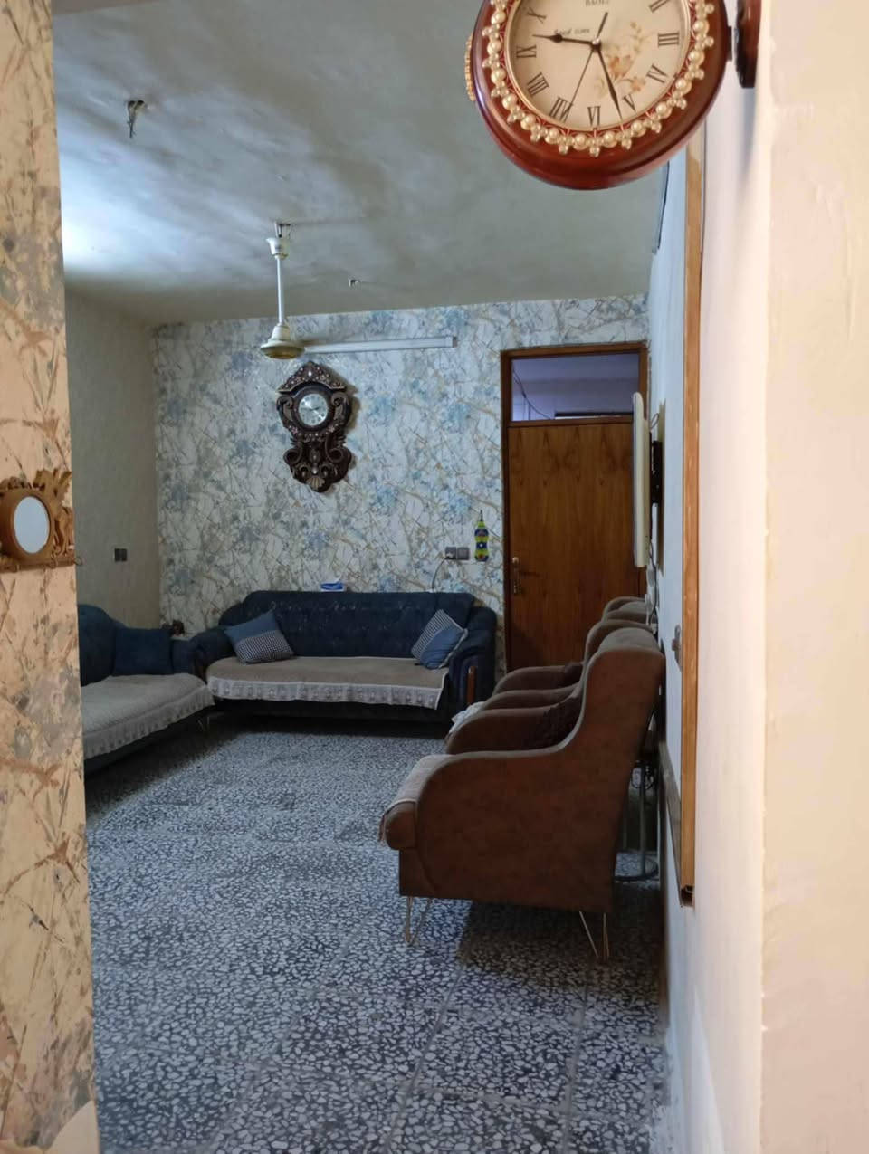 سلام عليكم اخوان مشتمل للبيع بالمعالف خلف افران الزهراء 85 متر الطابق الارضي طارمه /استقبال/ صحيات غربي شرقي /مطبخ/غرفه نوم/ترك وبالترك هم اكو صحيات / /// الطابق الثاني بي بلكونه  وغرفه //والغرفه الثانيه خلفيه يعني البيت بي 3 غرف نوم كبار ابيع على المبادره وبالنقد المشتمل بااسمي السعر 125 بي مجال للطيبين بس اذا على المبادره يختلف السعر وبيت كلش نظيف *********** رقمي بي واتساب
