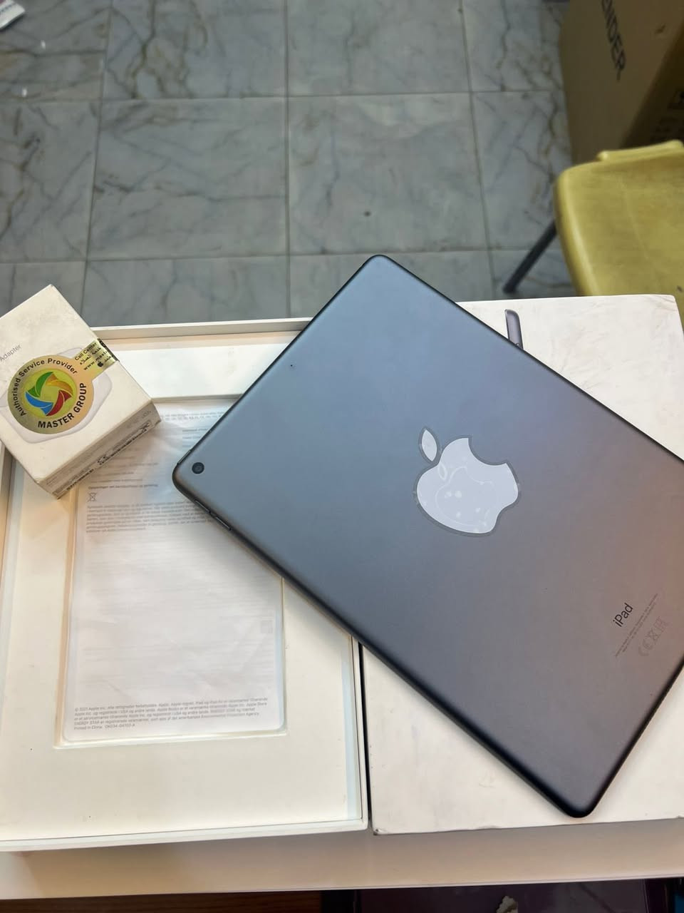 ايباد 9 ذاكرة 64
نضافة 100‎%‎
مستخدم قليل جدا
كامل ملحقات الاصلية 
اصلي وبيه ضمان
***********
العنوان : العماره قطاع 28 شارع السوك مجاور عوينات الكرار مركز الشمس 
من تروح للمحل كول من طرف زهراء ♥️
