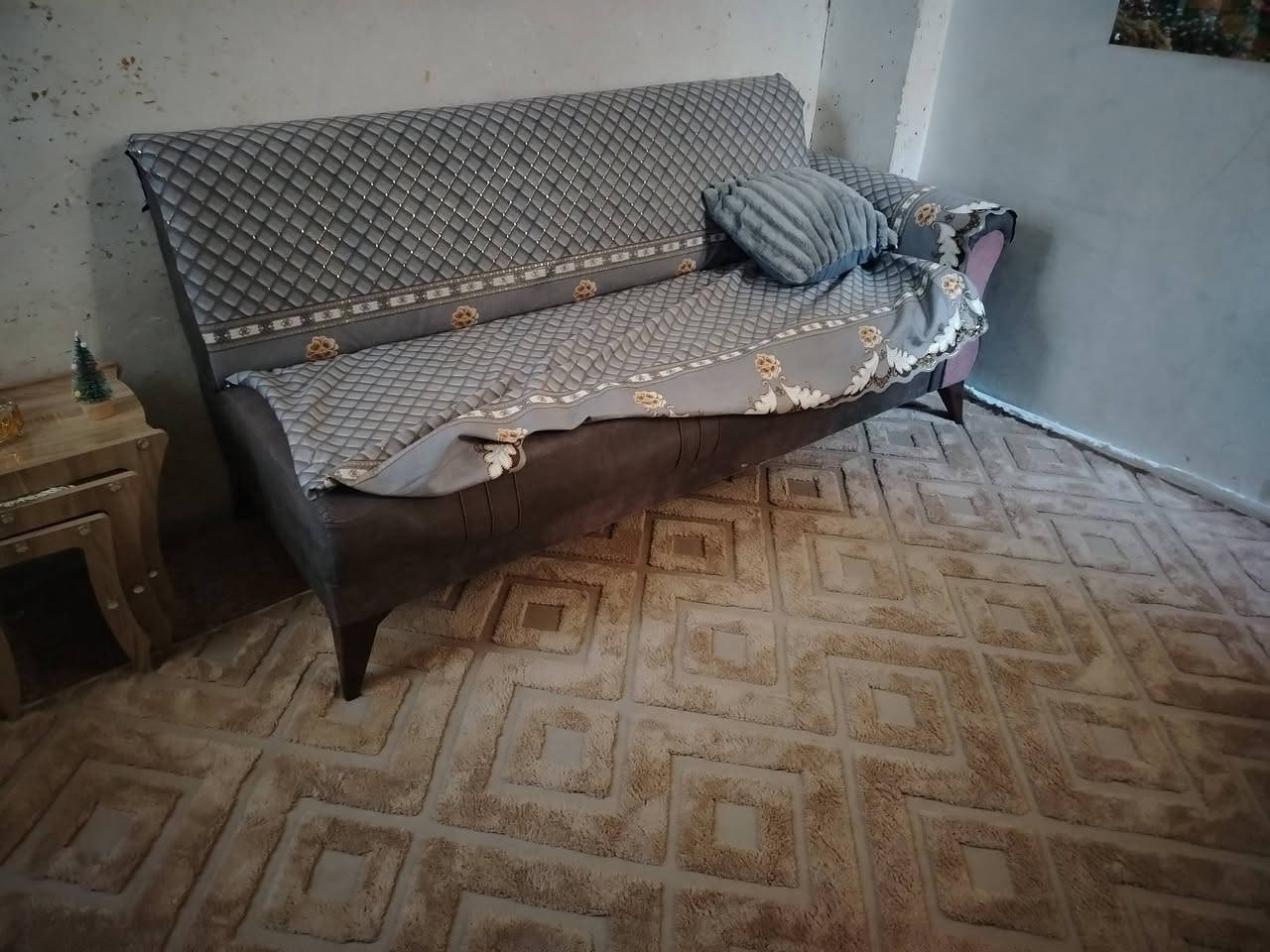 عندي قرار منزليه للبيع كنتور وقلبتين مال تخم تاتو رايده ب 100 وبي مجال والتخم وب 90  وب 90 وبي مجال قلبتين استفسار على الارقام التالي
***********
***********
