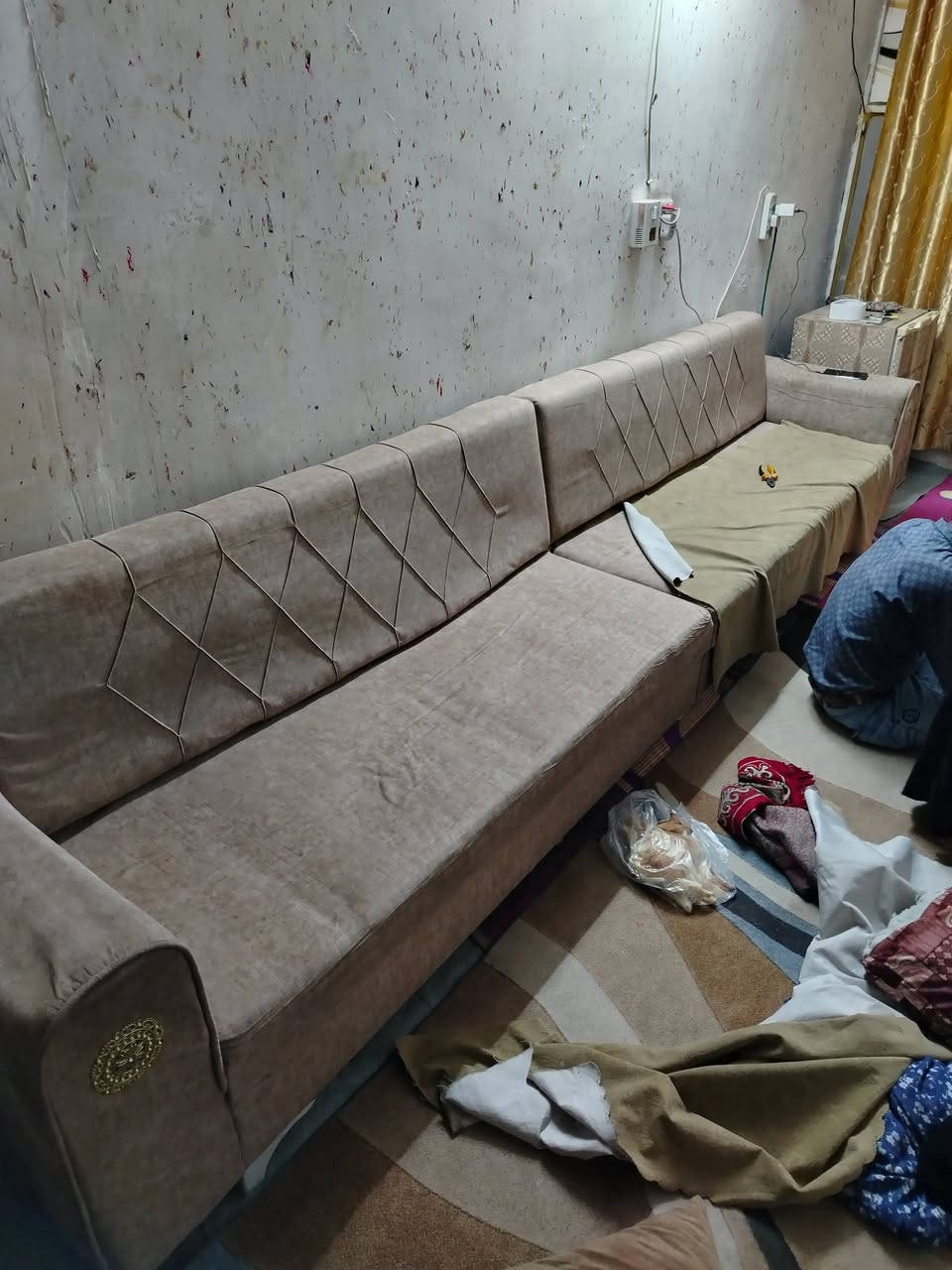 السلام عليكم مره رخصت الادن تخم كامل 5 قطع نضيف كلش سعره 150 وبي مجال بصيط مكاني بغداد الشعله رقم تصال ***********
