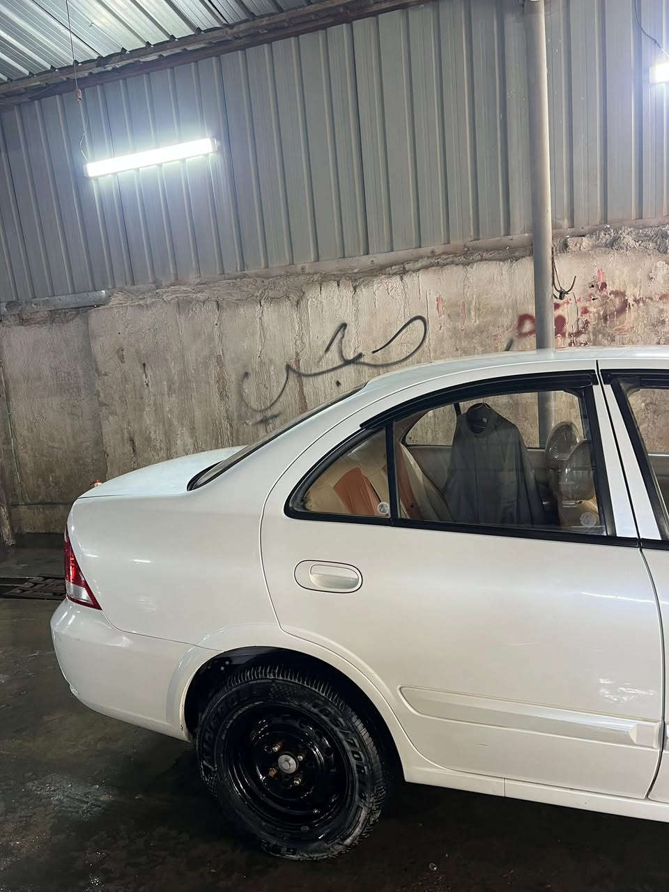 السلام عليكم ورحمة الله وبركاته 

للبيع نيسان سني كوري موديل 2012 رقم صلاح الدين بأسمي تحويل ثاني يوم ضررها جاملغ وربع البنيد ماشيه210 حقيقي محرك كير صدر كله كفاله عامه تخم تاير جديد غرفتها جديده  السياره نفس الصور جديده  استخدام شخصي العنوان صلاح الدين سامراء الشراي يتصل 

 ***********
