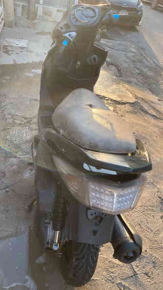 سلام عليكم سكنس فحل للبيع او مراوس دراجه نكره سلف بلاديه مامفتوحه بيها تزويد قبق قلاوين وقطره دهن وكلجات رياضي كلهن اصليات زنون عالي ناصي دراجه ناعمه كلش بكلايت كرستال كهربائيات كلها شغاله سلف رياضي اصلي سعر 650 وبيها مجال *********** مكاني بياع حي الشهداء
