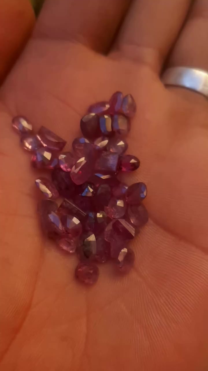 Origin kashmer curndam sapphire Ruby's


**إذا كنت صاحب هذا الإعلان وتريد حذفه لأي سبب، رجاءا أرسل رسالة إلى الدعم الفني**