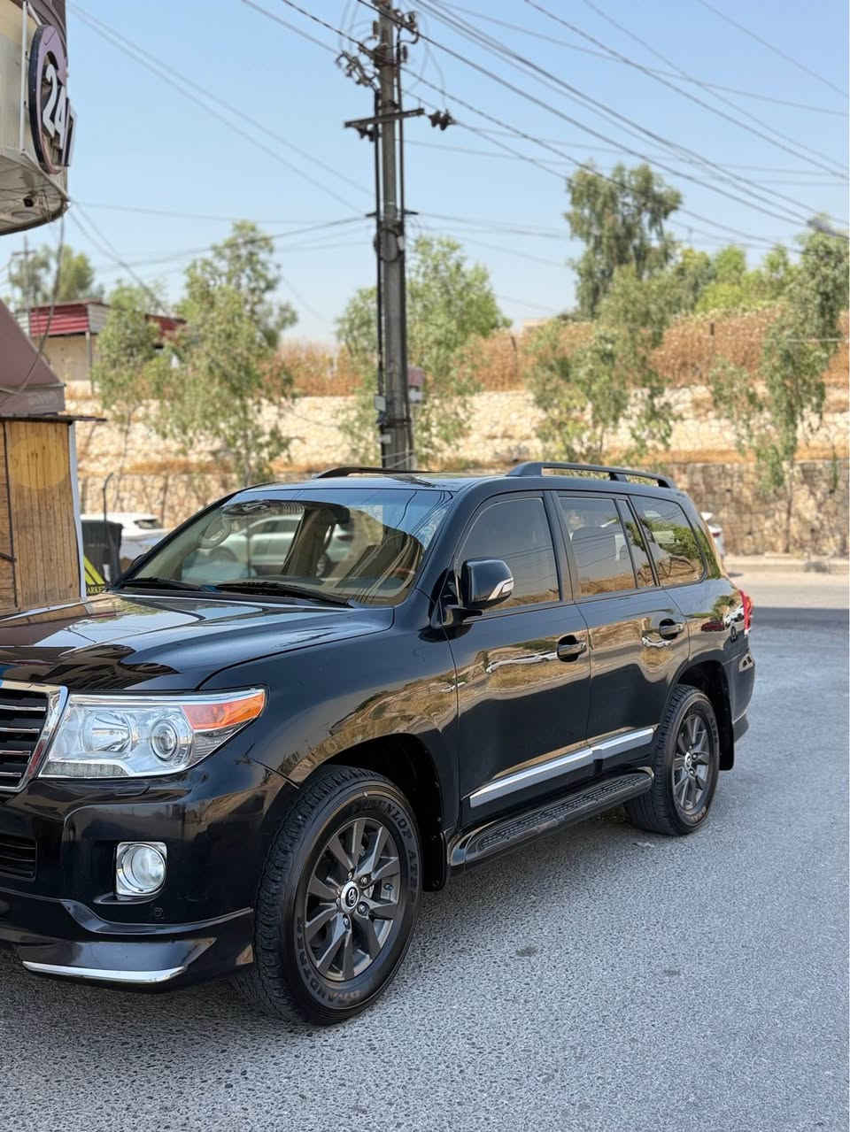 لاندكروز 2014 V8 4600
للبيع سعر مناسب جداً 
مستعجل ع البيع 
سياره كفاله عامه بدون صبغ 
مواصفات معروفه 
سيارة دينار متصرف عليها 
تايرات حداديه كلشي جاهز 
محرك كير شرط الفحص بدون فتح 
سياره رقم سليمانيه تحويل 
ثاني يوم بأسمي شخصياً 
للاستفسار *********** بغداد, العراق
