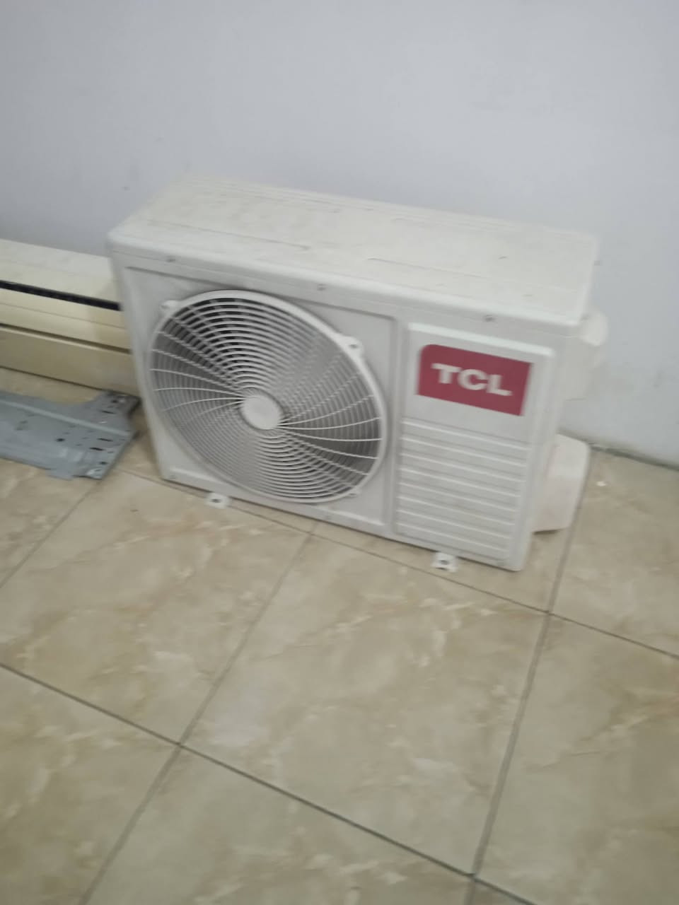 سبلت للبيع 2طن كامل هوه والاباري والريمود سعره 350بي مجال بسيط العنوان بابل مركز مدينه الرقم ***********
