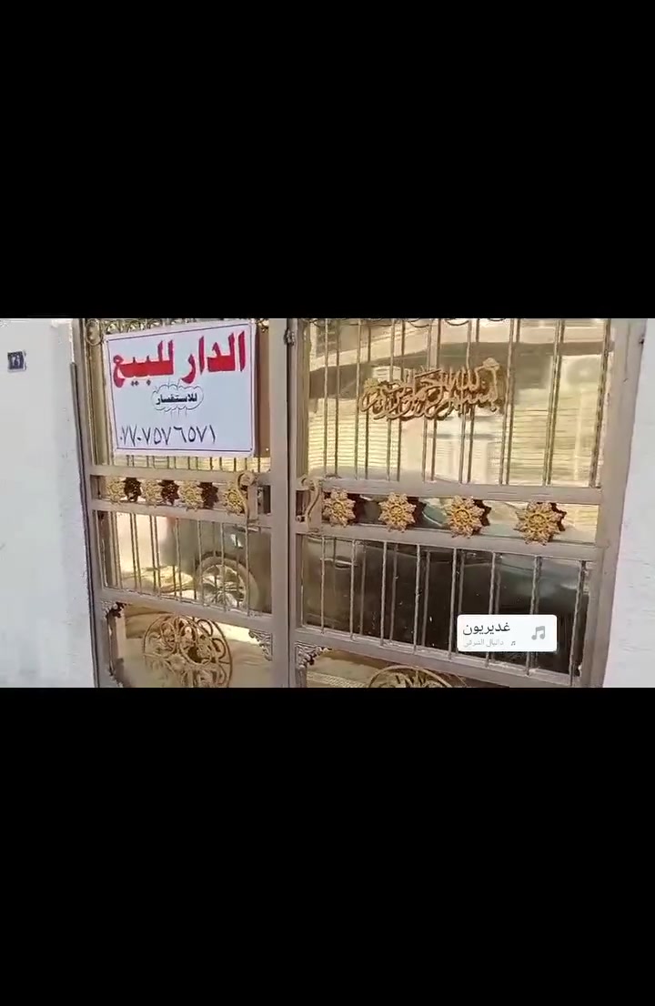 بيت مساحة ١٠٠ متر 
كامل يحتوي على طابقين اطابق الاول استقبال و مطبخ و غرفة  و هول و منور و صحيات داخليه و خارجيه 
الطابق الثاني غرفه و حمام 
بيت جديد و كامل 
عنوانه العبيدي - الكفائات 
للاستفسار ***********
