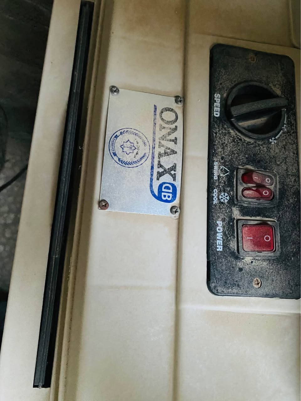 كنفيرة حجم كبير نضيفه و شغالة واتر بم اصلي و دفعها للهوى من ثنين متر الى ثلاث متر مروحتها ثلاث سرعات 

سعرها ٢٠٠ الف و بيها مجال للشراي 

مكاني نجف كوفة 

رقمي 
*********** النجف, العراق
