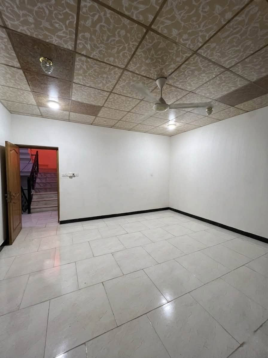 🏠 دار للبيع – الطويسة (مقابل الجسر الأحمر)
✅ طابو صرف
✅ من المالك مباشرة
✅ بناء حديث (2020)

📍 موقع مميز مقابل الجسر الأحمر، أقل من دقيقة مشيًا إلى الشارع الرئيسي، وقريب من جميع الخدمات.

📐 المساحة: 124.5 م²
📏 الواجهة: 10 م

تتكون من:
🔹 طابقين
🔹 6 غرف
🔹 هولين
🔹 مطبخ
🔹 3 حمامات

💰 السعر: 375 مليون (قابل للتفاوض البسيط)

📞  التواصل واتساب مع المالك للجادين فقط :
***********
***********
