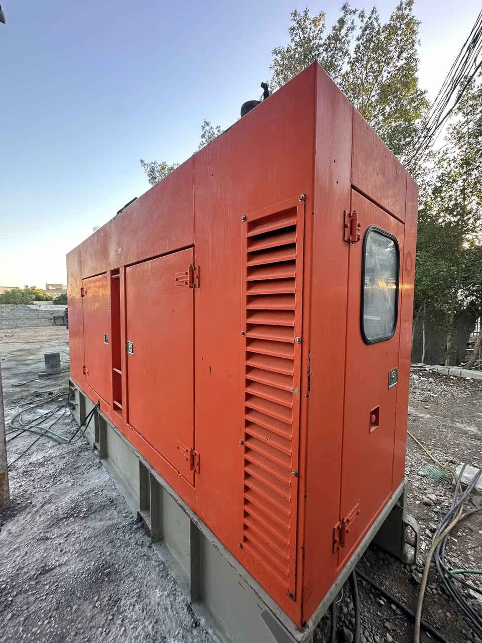 سلام عليكم✋
مولده أوربيه جديده
للبيع مولده كاتم دي أس (أكركو) 
توليد 250kv 
شرط الحمل 750
نضافه ٪؜99
جاهزه مابيه ايي نقص 
للستفسار .
📞***********
