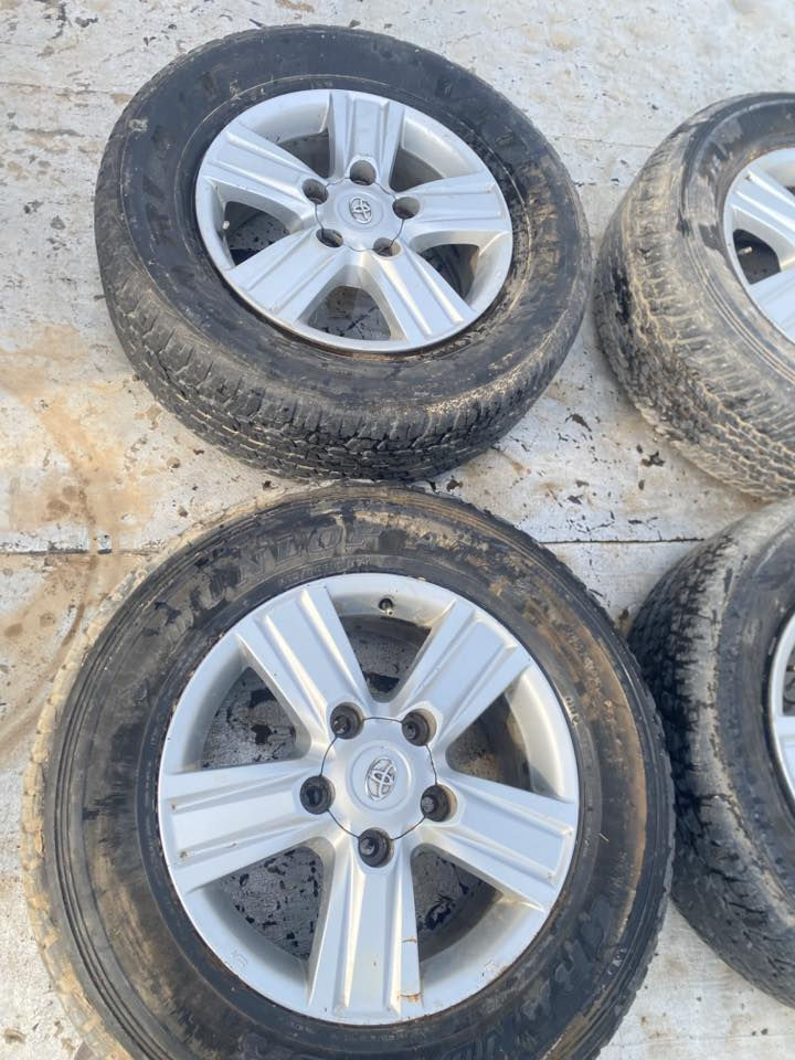 سلام عليكم للبيع وياله لاندكروز2015نضيفات
رقم هاتف ***********
