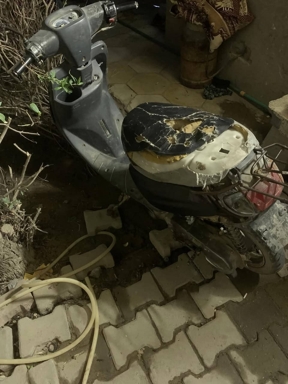 دراجه منغوالي شغاله ابيع كومت حديد طافيه صاره شهر مالي خلق اله الن ملتزم بشغل ومحتاج ابيعه قيم بل يرضي الله ***********
