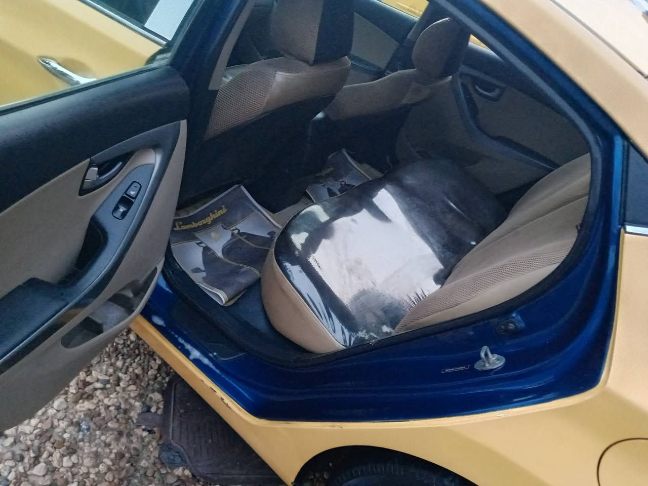 سلام عليكم النترا وارد امريكي موديل 2015
حدثه جملغ 
موصفات فول واحد ع واحد 
بصمه بيان
تحكمات جهتين 
شاير مري 
لك مامي خلفي 
شاشه 
محرك 1800
وبعد موصفات معروفه 
رقم بغداد نكليزي 
مصفره هيا وغرمات تحويل ثاني يوم 
سعر 107 وبيها مجال قليل 
رقم ***********
مكانه كربلاء طوريج
