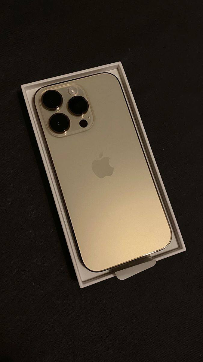 ايفون 16 برو ماكس  شاشة Super Retina XDR OLED مقاس 6.9 بوصة بتقنية ProMotion، ومعالج A18 Pro القوي، ونظام كاميرات ثلاثي متقدم (رئيسية 48MP)، وتصميم من التيتانيوم، ودعم Apple Intelligence وميزات اتصال حديثة، مع بطارية تدوم طويلاً، ويدعم الشحن اللاسلكي MagSafe، ويتميز بمقاومة للماء والغبار بمعيار IP68.+ استعمال بسيط 

***********
