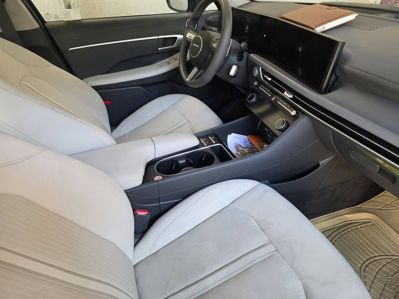 سوناتا مديل 25وار امريكي حره تترقم باسم المشتري ماشيه 9000 فقط قطه وحده بيها صبغ لون رمادي السعر 185هاتف ***********
