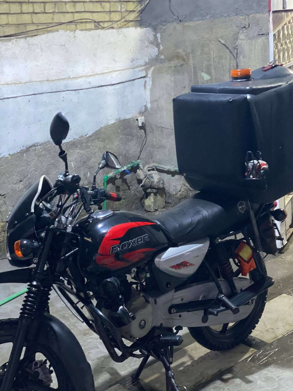 السلام عليكم بوكسر ٢٢ نضيفه حيل رقم سنويه رقمها كربلاء سعر ٢١٠٠ وبيها مجال  مستعجل *********** مكاني بغداد بلديات
