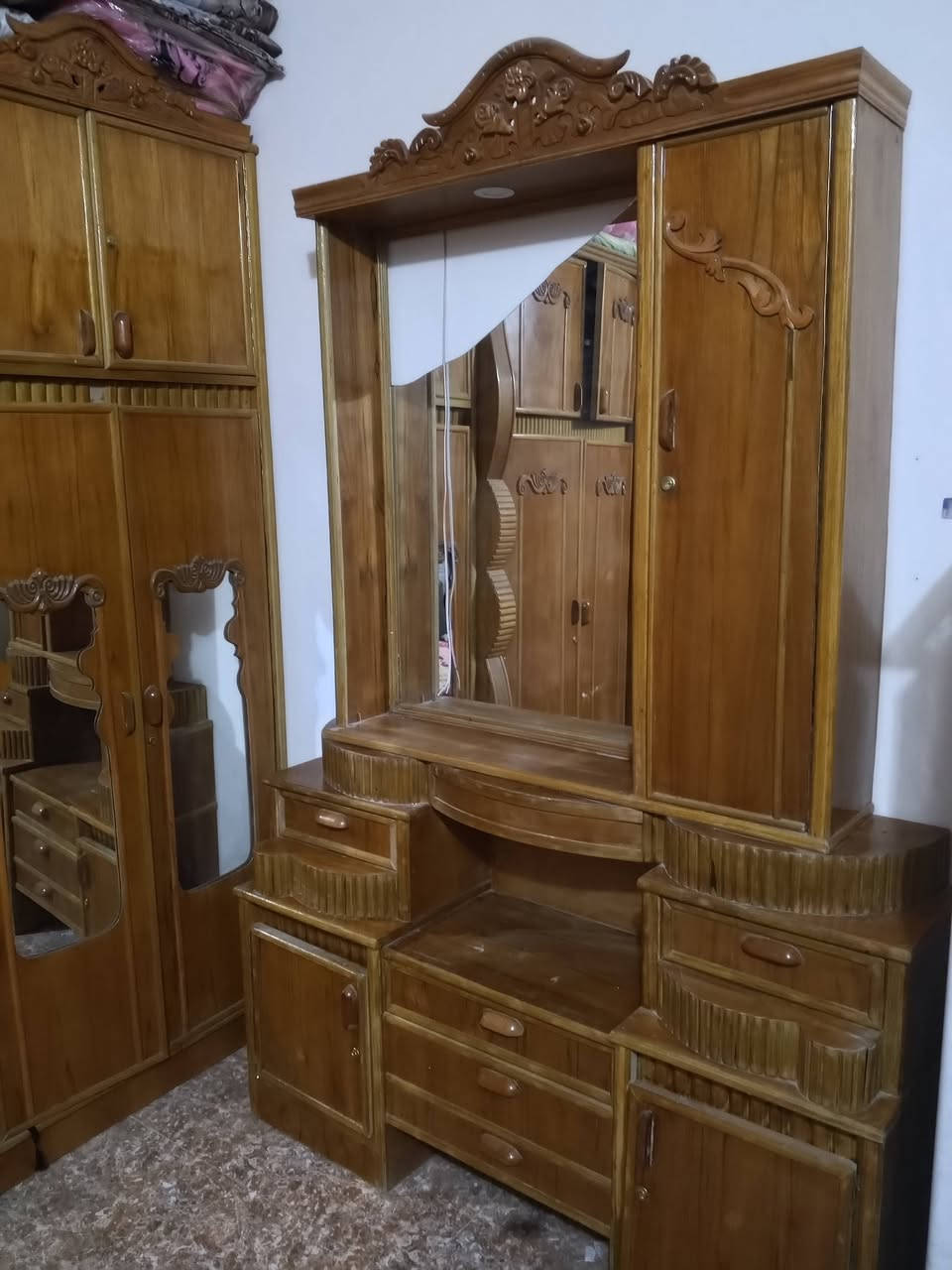 غرفه أخشاب للبيع نضيفه مستعلمه قليل لتواصل علا رقم ‏‪***********‬‏ بڪرلي الرابعه
