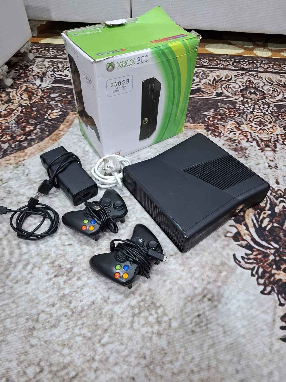 اكس بوكس سلم 360 
مكفول كله شغال شرط الفحص بي 100 لعبه 
ويا 2 جوستك يدات كارتونه  شرط الفحص تجي وتفحص السعر 125 وبي مجال قليل 
مكاني ناصريه مركز رقمي ***********
