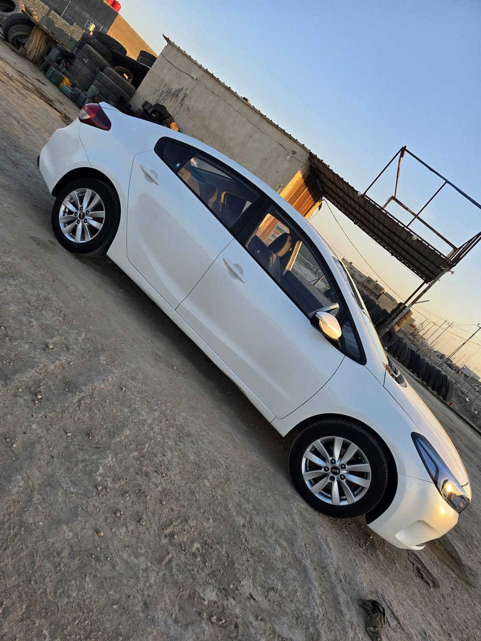 سيراتو 2017 رقم مثنى باسمي كفاله عامه ماشيه 130 كير مكينه حداديه كله شرط مكانه رميثه رقمي ***********
