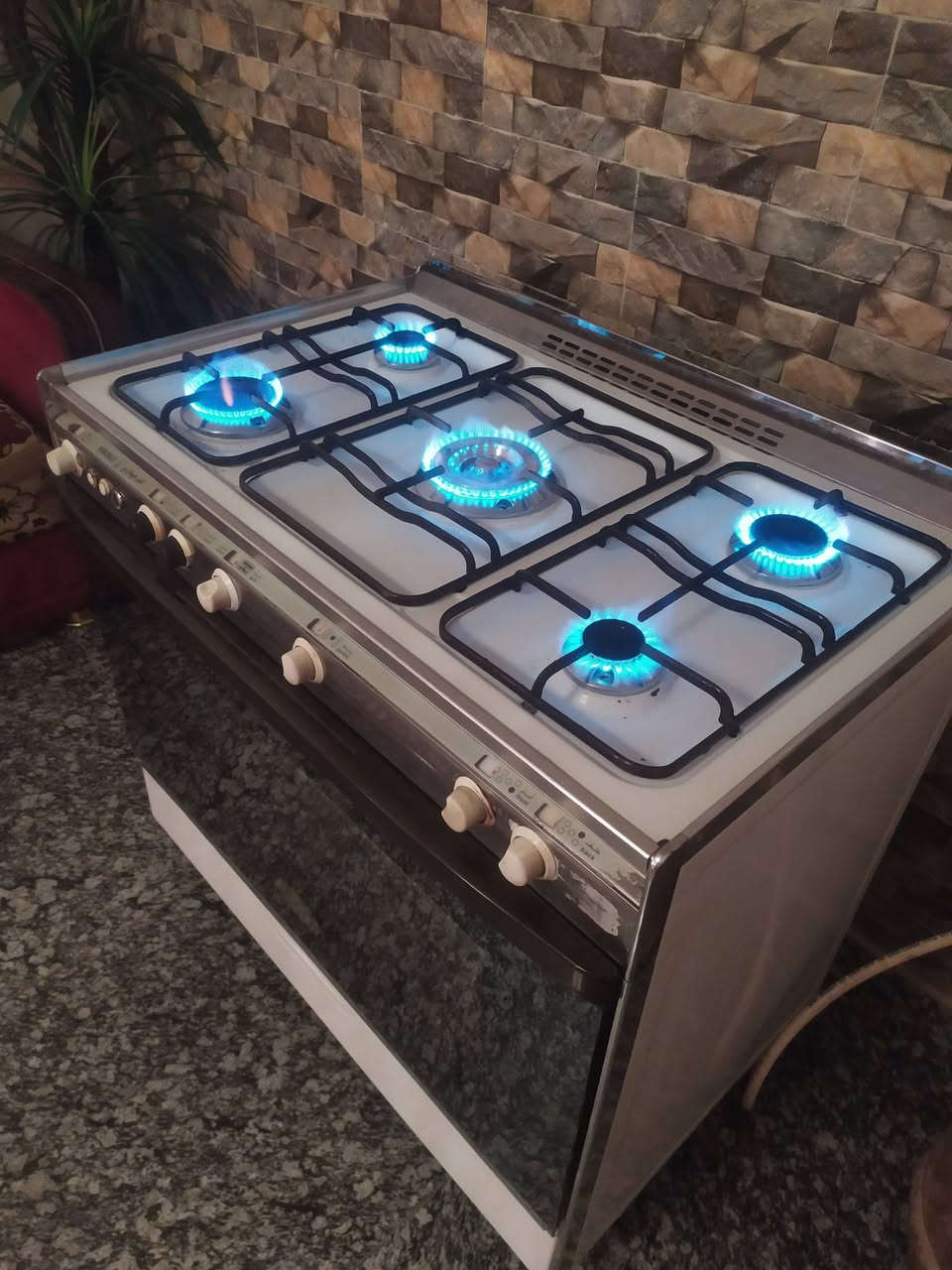 طباخ كريازي مصري الاصلي نظافه فووول كله شغال عالفحص سعره 220 يوجد توصيل


**إذا كنت صاحب هذا الإعلان وتريد حذفه لأي سبب، رجاءا أرسل رسالة إلى الدعم الفني**